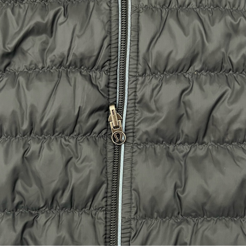 Lululemon Run: Turn Around Vest In Black / Gray size 6 - Picture 7 of 10